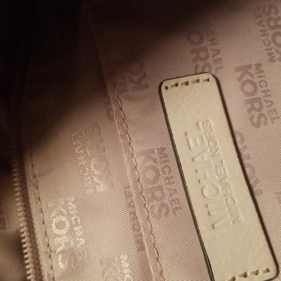 Women's Michael Kors Hobo Handbag; Cream and Silver; Size  18x14 with 8" Handles - Picture 8 of 12